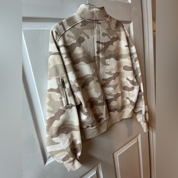 DIVIDED by H&M Camo Quarter Zip - Picture 6 of 7
